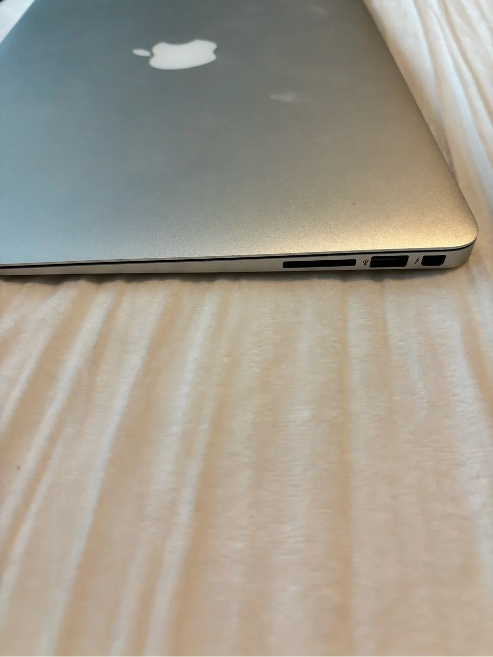 Apple 2013 MacBook Air Model # A1466 - Classic Laptop